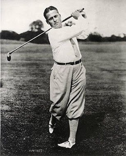 Bobby Jones en tain de swinguer